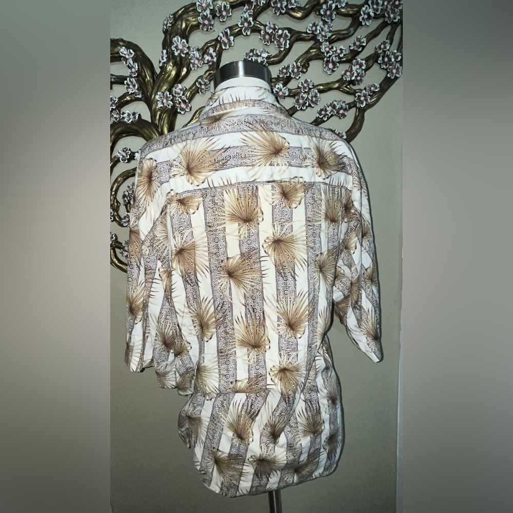 Funky button-up - Picture 3 of 4